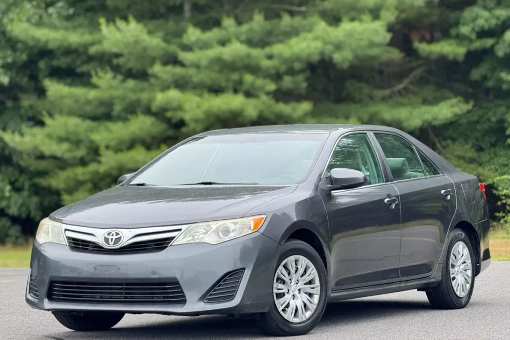 2012 Toyota Camry LE photo 1