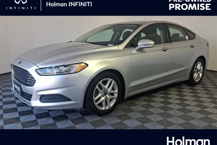 2015 Ford Fusion SE photo 1