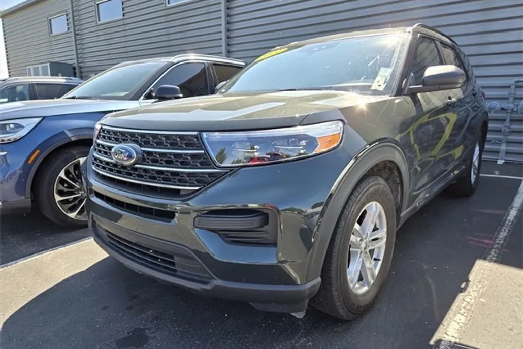 2022 Ford Explorer XLT photo 1