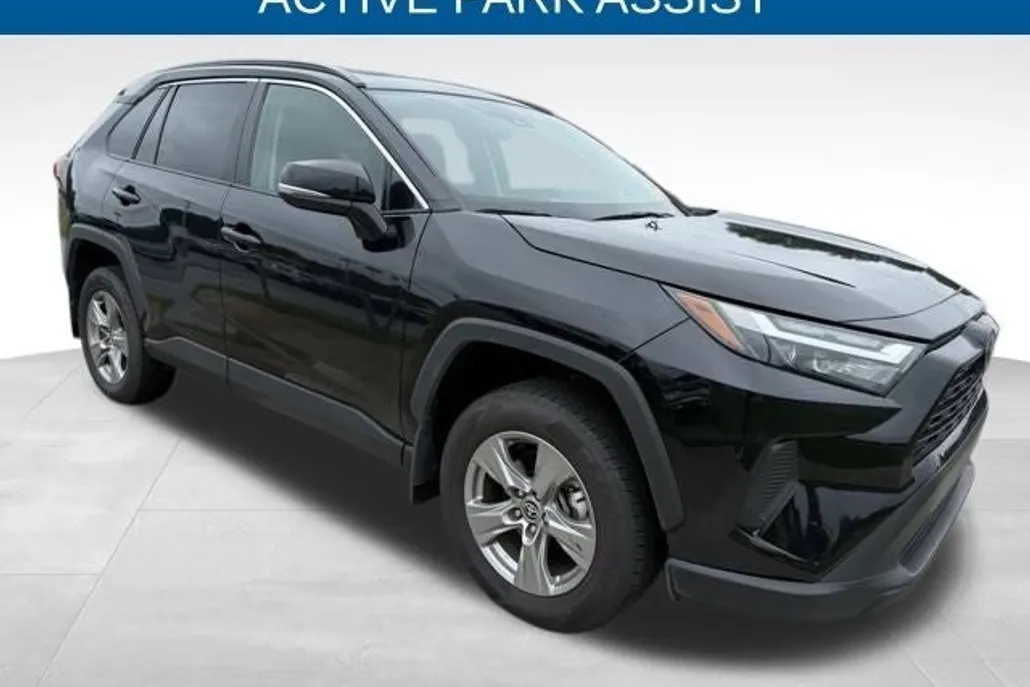 2024 Toyota RAV4 XLE photo 1