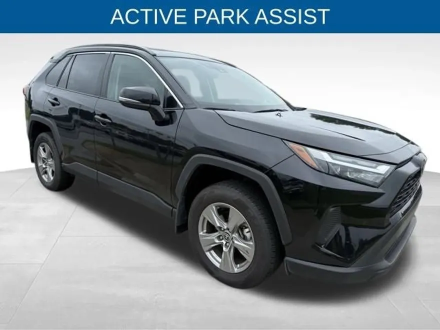 2024 Toyota RAV4 XLE photo 1