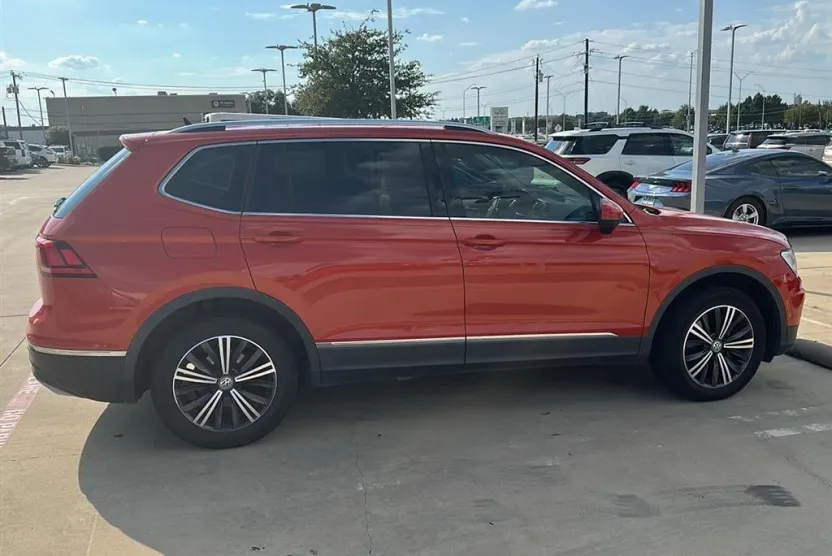 2019 Volkswagen Tiguan SEL photo 1