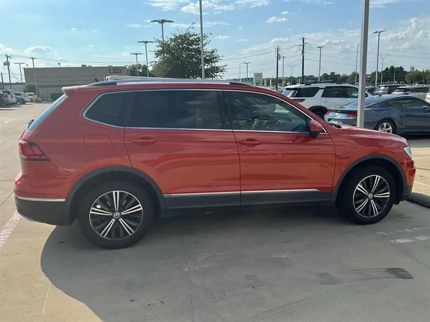 2019 Volkswagen Tiguan SEL photo 1