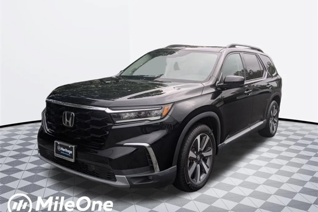 2023 Honda Pilot Touring photo 1