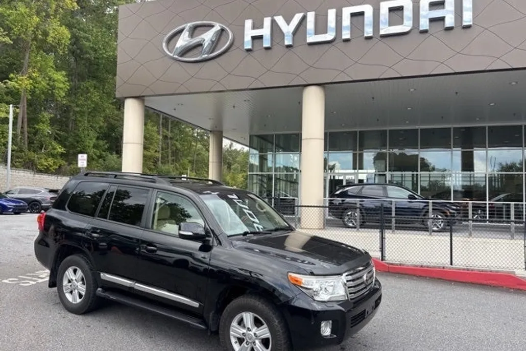 2014 Toyota Land Cruiser Base photo 1