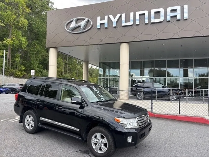 2014 Toyota Land Cruiser Base photo 1