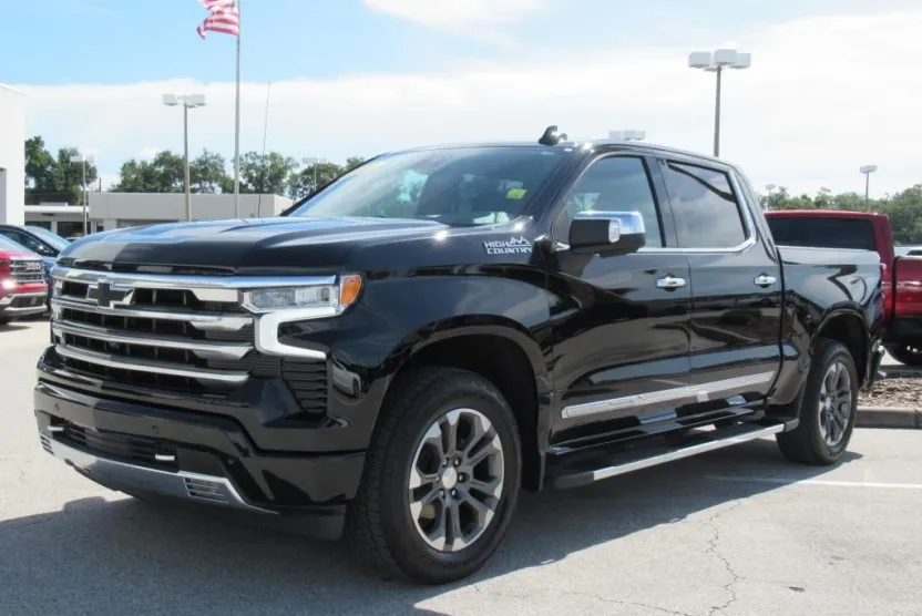 2023 Chevrolet Silverado 1500 High Country photo 1