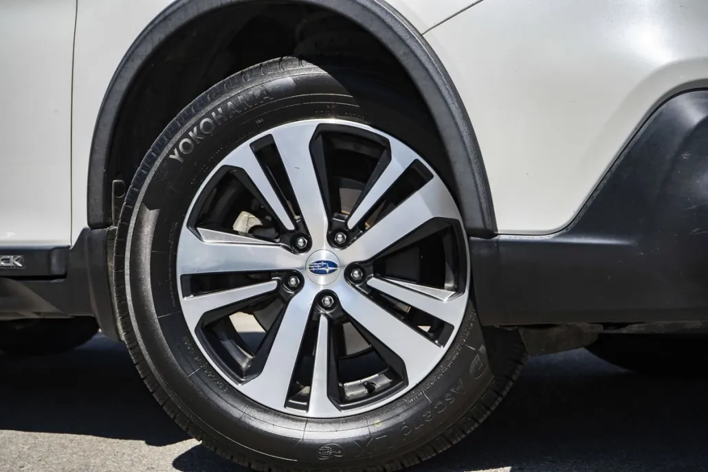 2018 Subaru Outback Limited photo 1