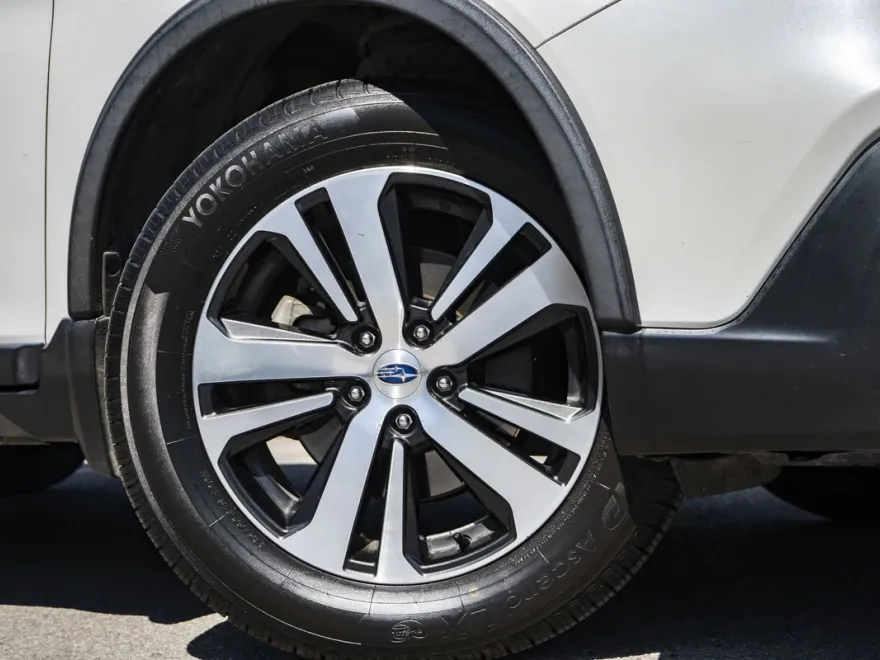 2018 Subaru Outback Limited photo 1