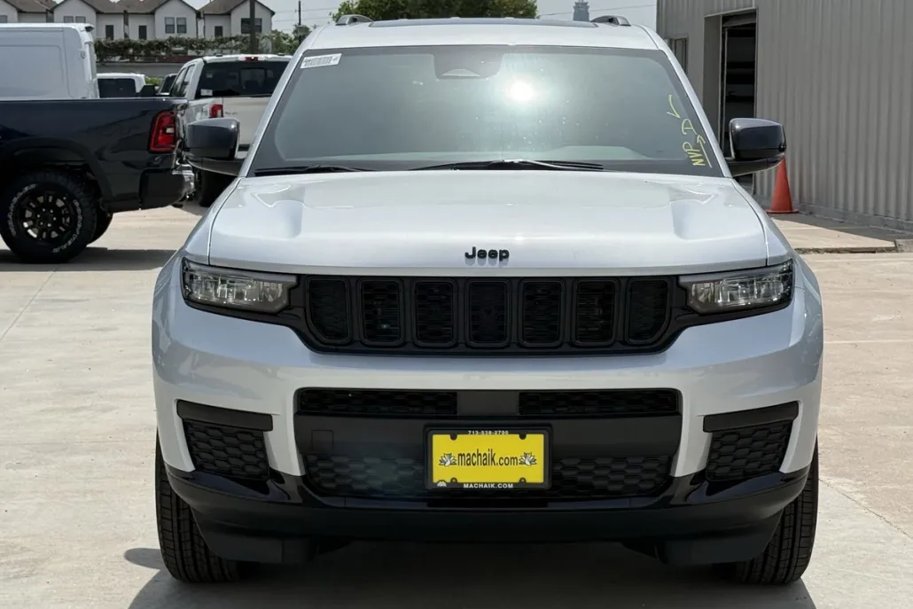 2025 Jeep Grand Cherokee L photo 1