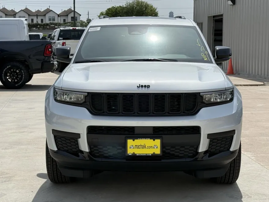 2025 Jeep Grand Cherokee L photo 1