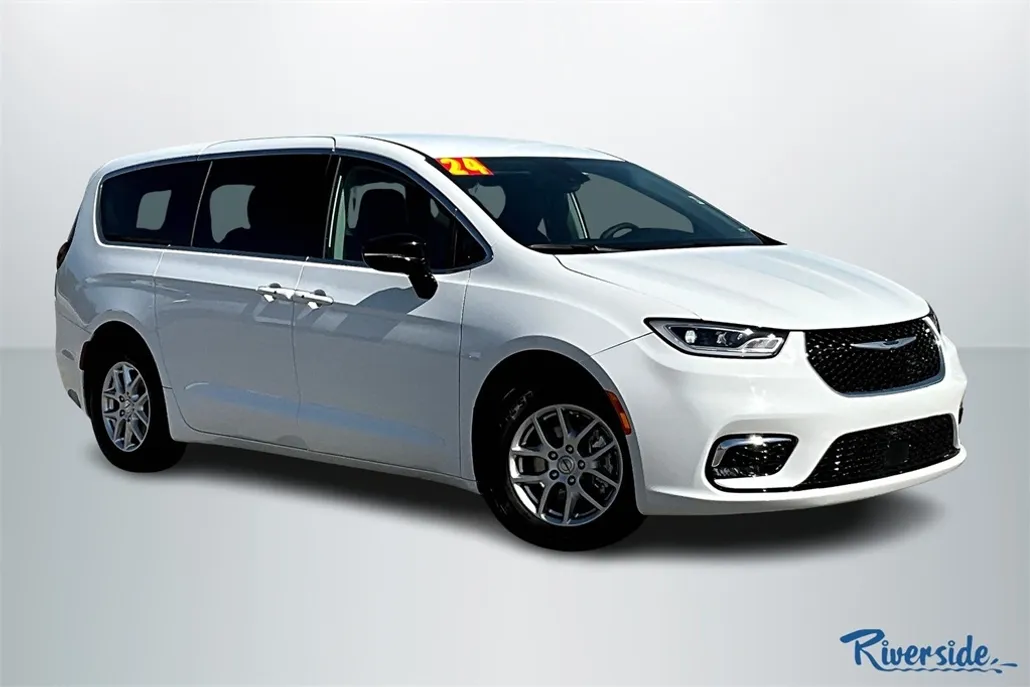 2024 Chrysler Pacifica Touring L photo 1