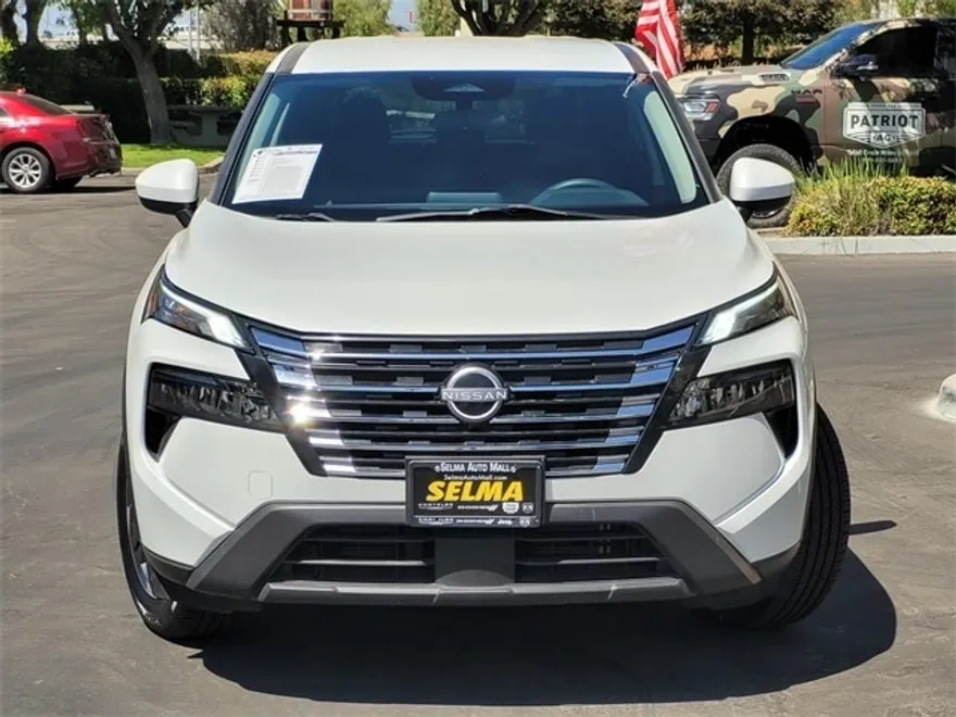 2024 Nissan Rogue SV photo 1