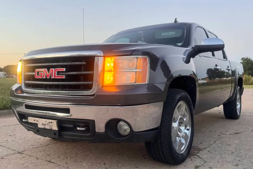 2010 Gmc Sierra SLE photo 1