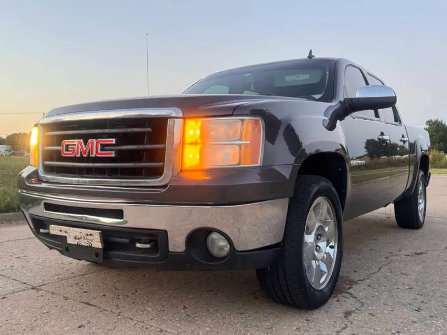 2010 Gmc Sierra SLE photo 1