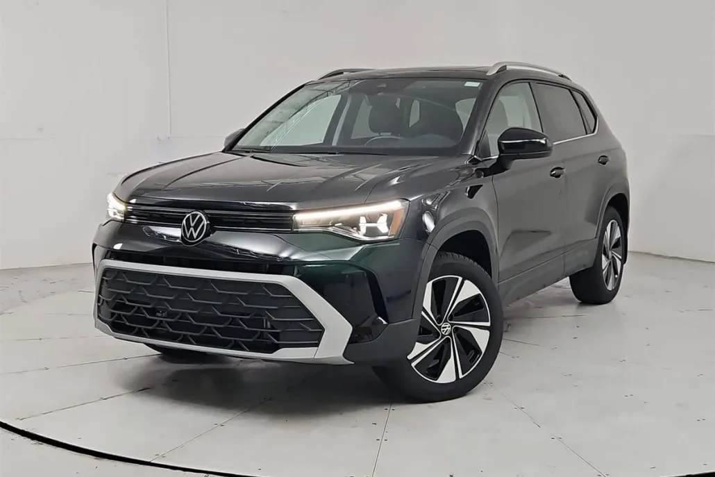 2025 Volkswagen Taos SE photo 1