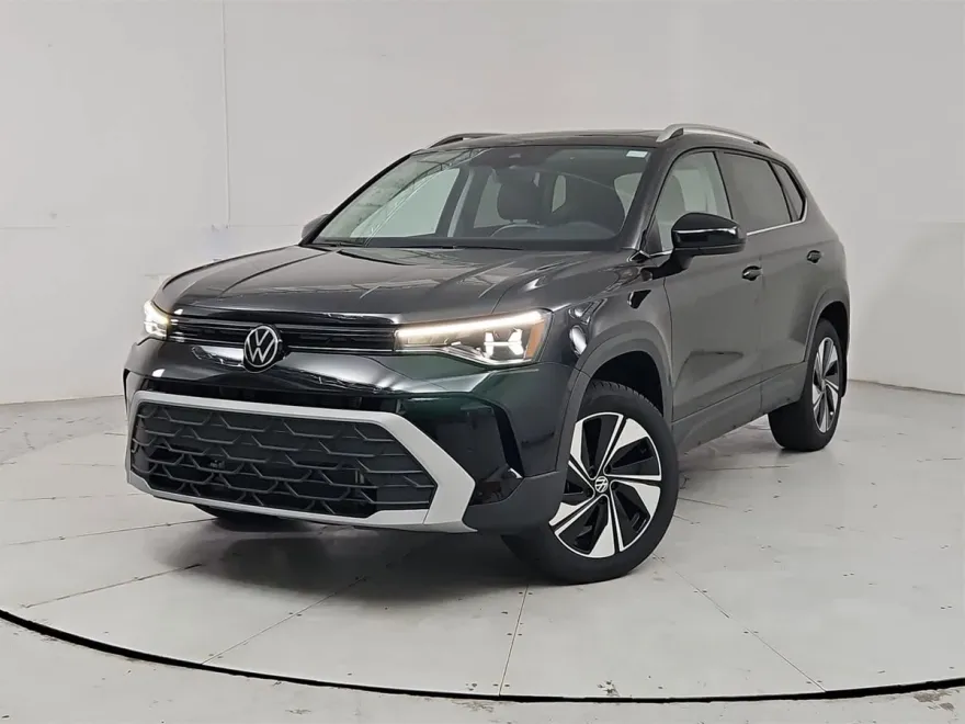 2025 Volkswagen Taos SE photo 1