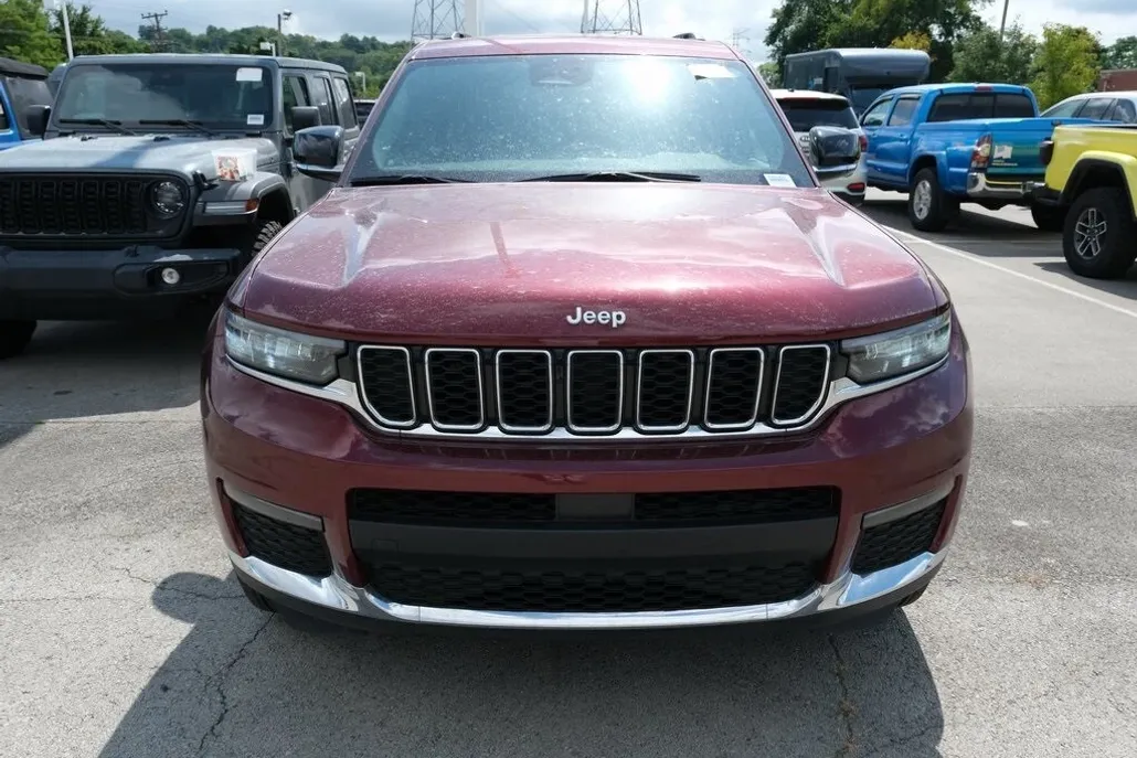 2024 Jeep Grand Cherokee Limited photo 1