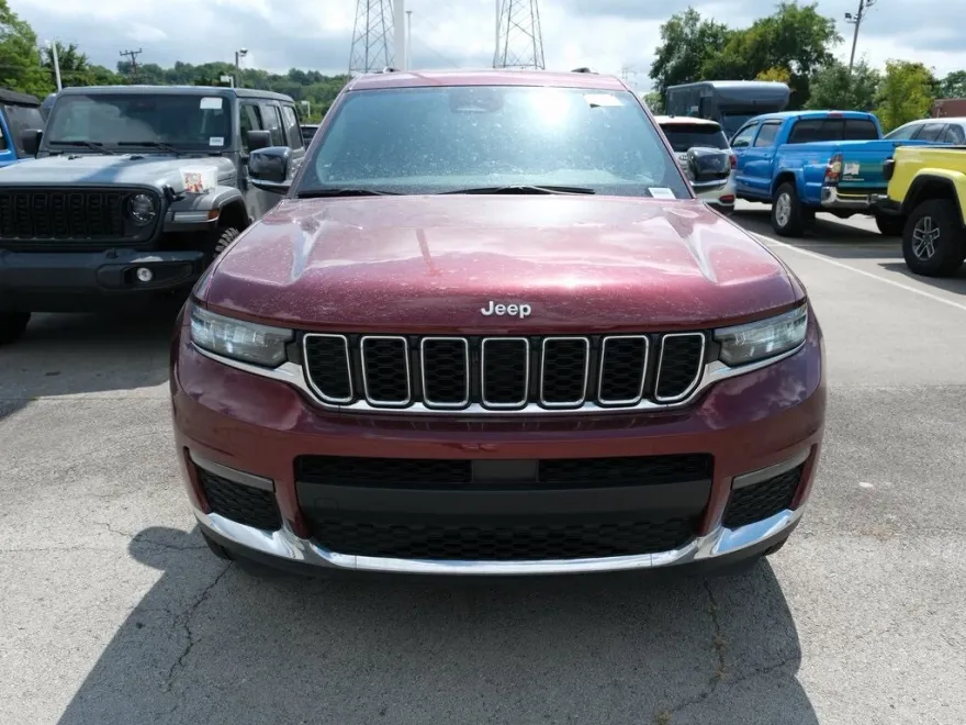 2024 Jeep Grand Cherokee Limited photo 1