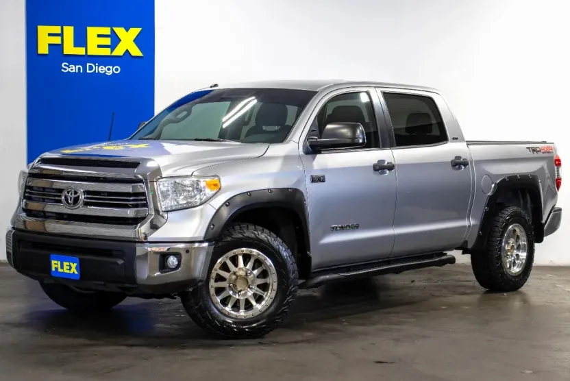 2016 Toyota Tundra CrewMax SR5 photo 1