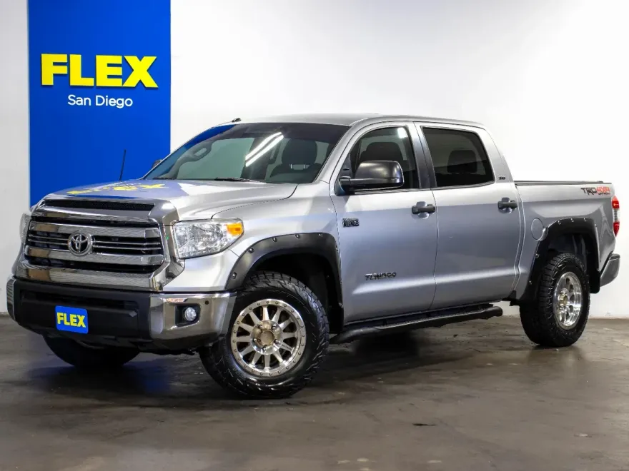 2016 Toyota Tundra CrewMax SR5 photo 1