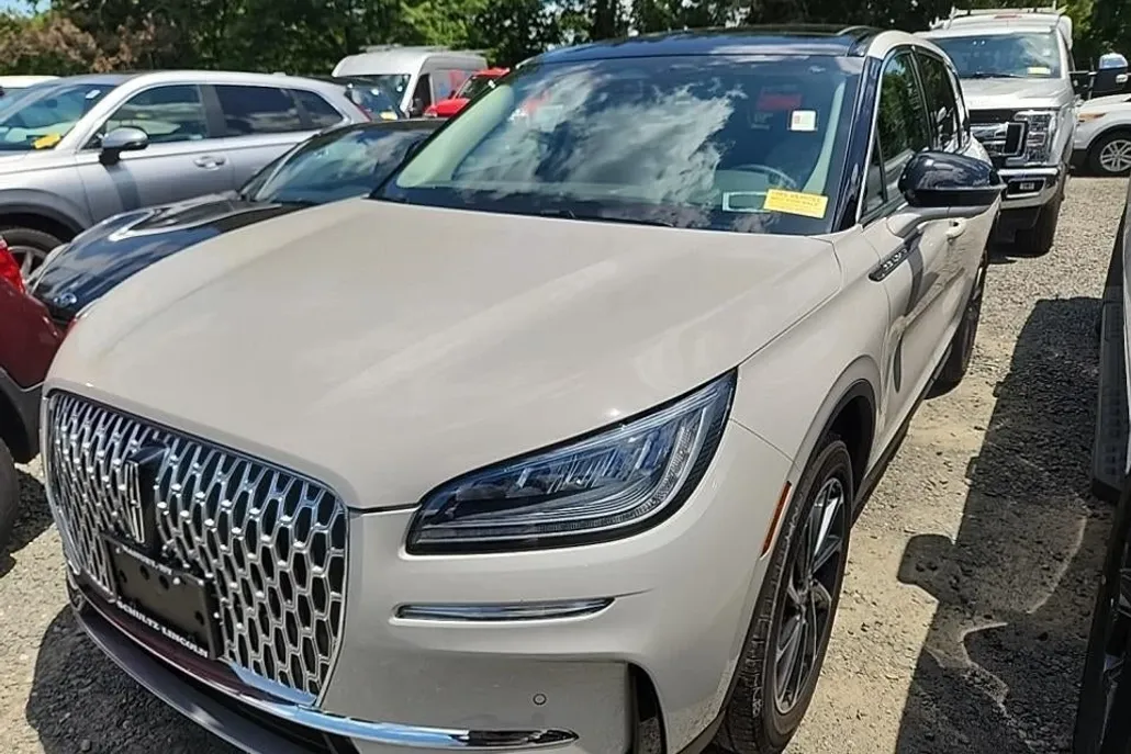 2023 Lincoln Corsair Standard photo 1