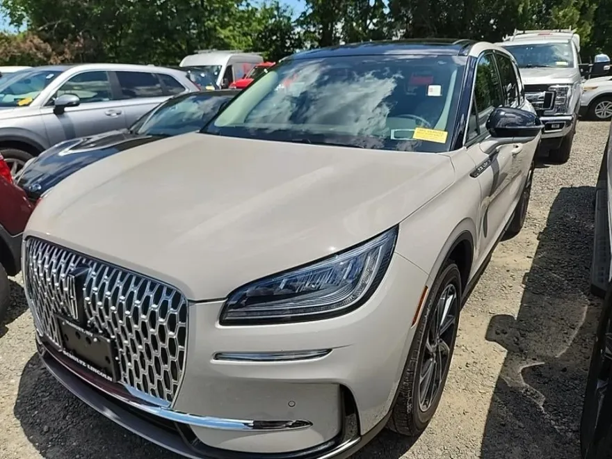 2023 Lincoln Corsair Standard photo 1