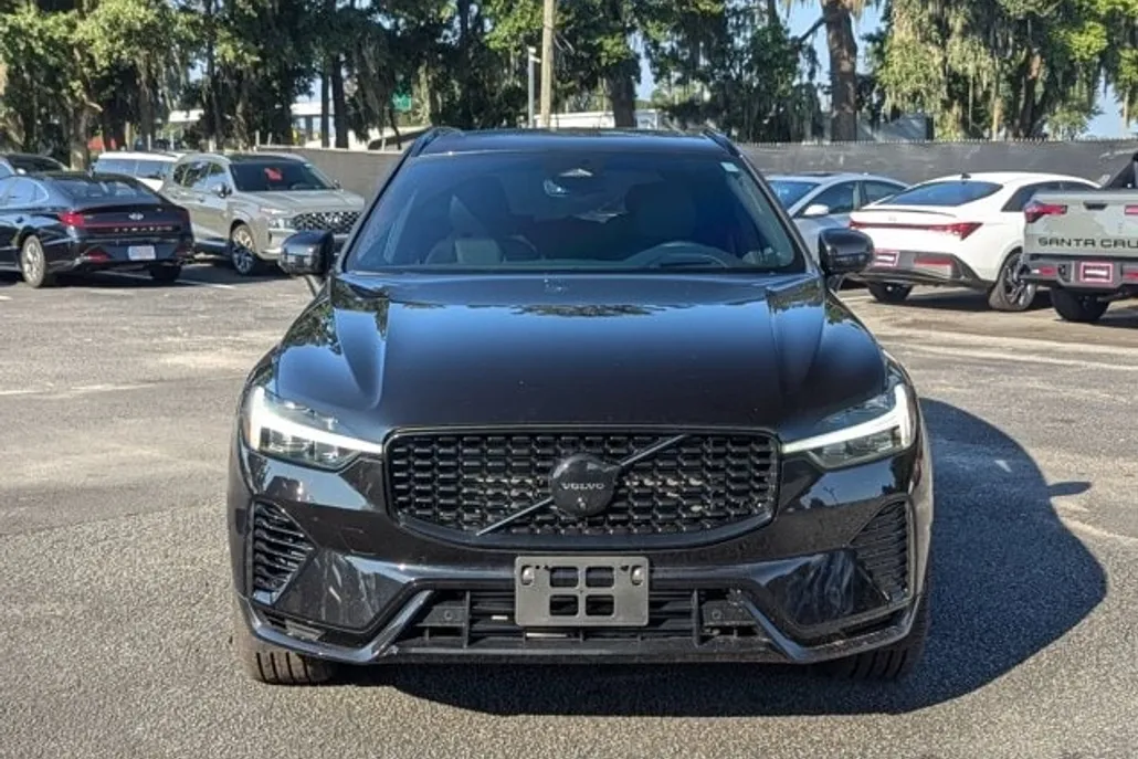 2024 Volvo XC60 Recharge Hybrid Ultimate Black Edition photo 1