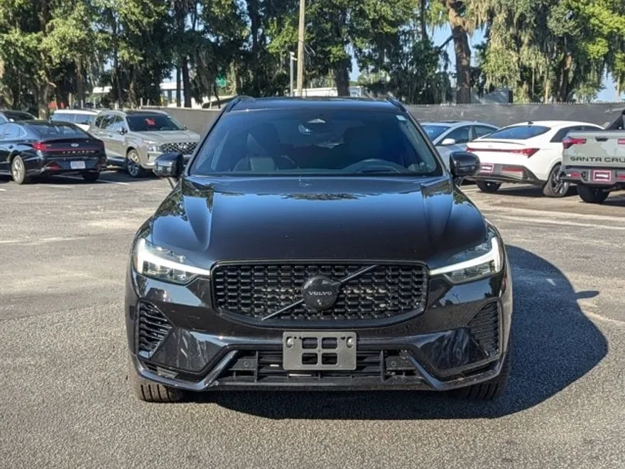 2024 Volvo XC60 Recharge Hybrid Ultimate Black Edition photo 1