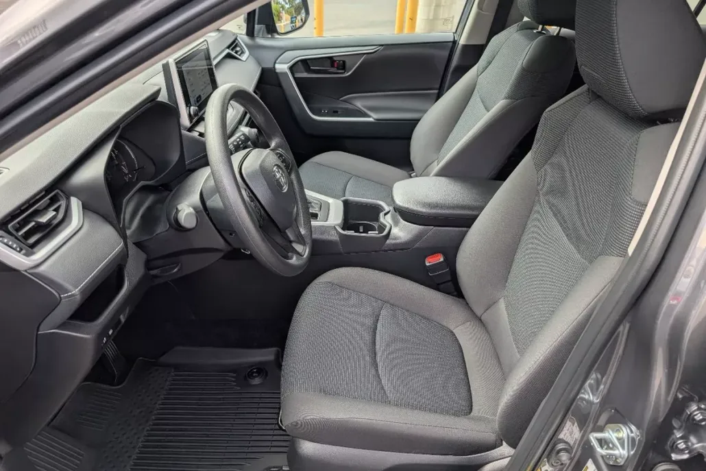 2025 Toyota RAV4 LE photo 1