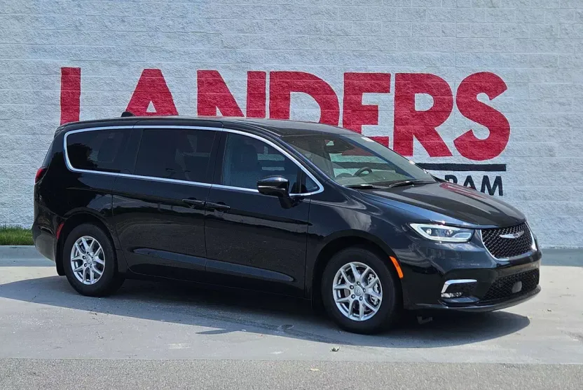 2026 Chrysler Pacifica photo 1