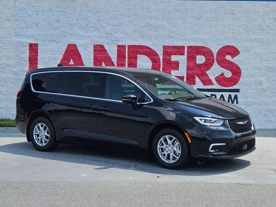 2026 Chrysler Pacifica photo 1