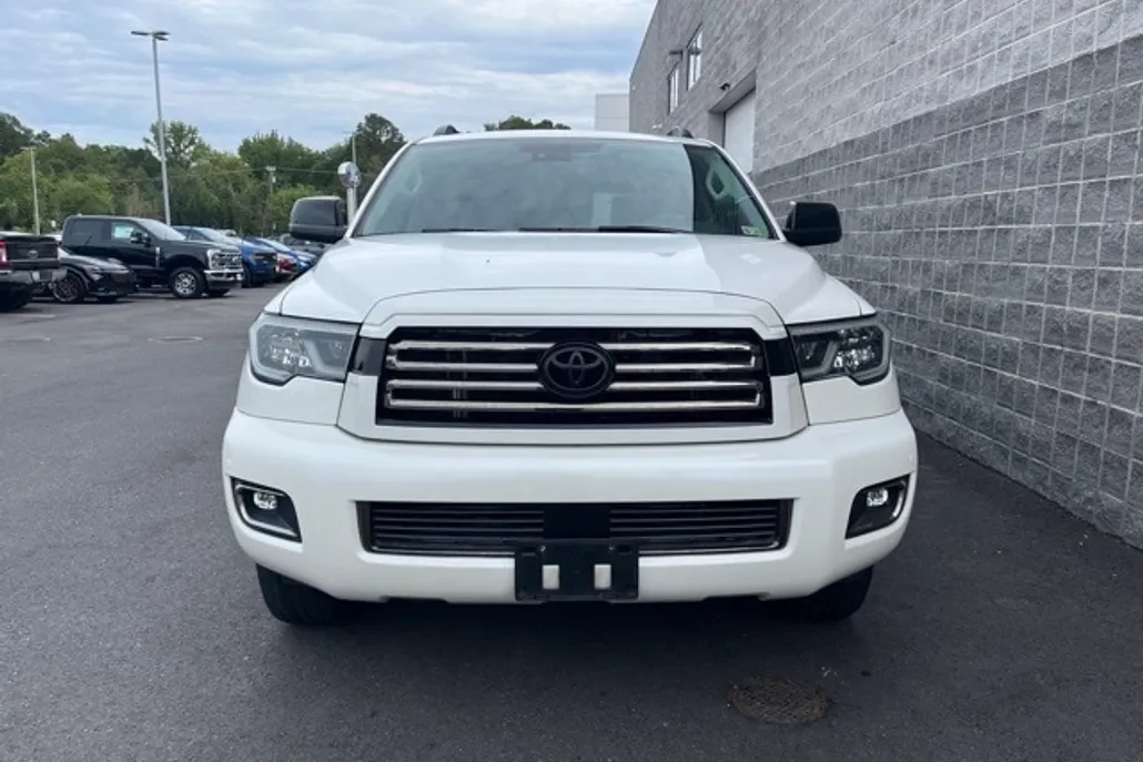 2021 Toyota Sequoia photo 1