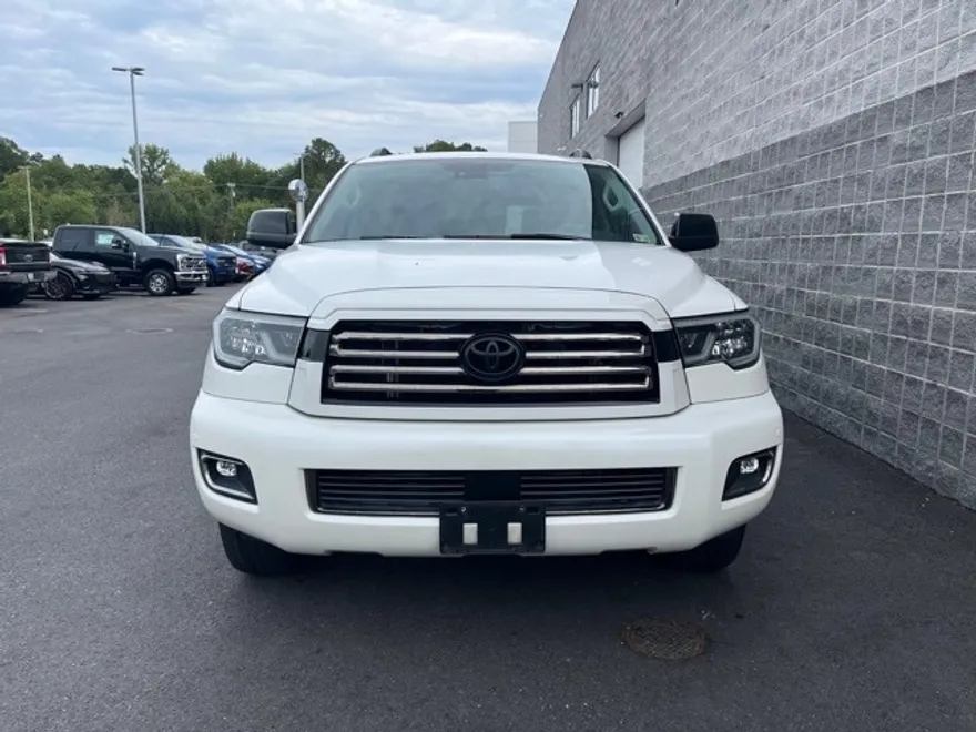 2021 Toyota Sequoia photo 1