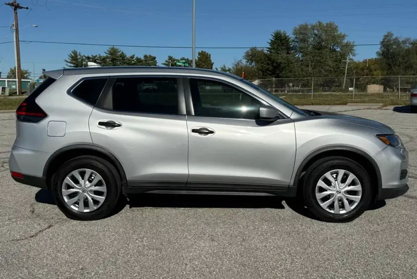 2018 Nissan Rogue photo 1
