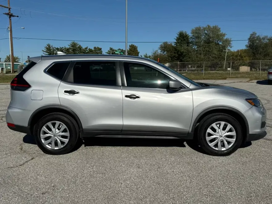 2018 Nissan Rogue photo 1