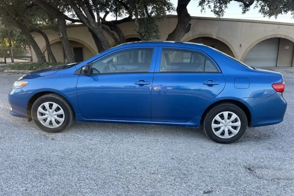 2010 Toyota Corolla Base photo 1