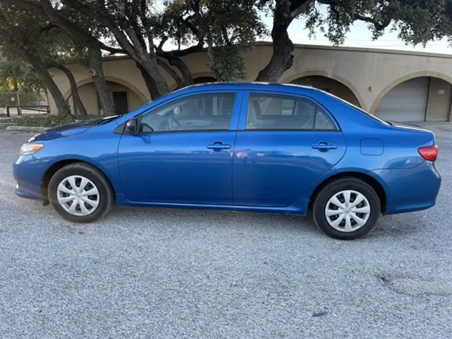 2010 Toyota Corolla Base photo 1