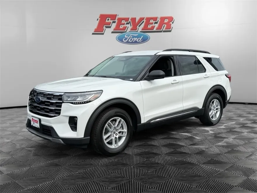 2025 Ford Explorer photo 1