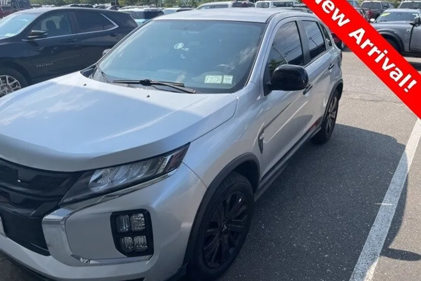 2020 Mitsubishi Outlander Sport ES photo 1