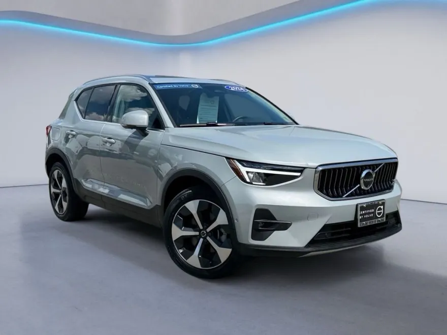 2024 Volvo XC40 Plus photo 1