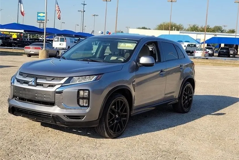 2020 Mitsubishi Outlander Sport ES photo 1