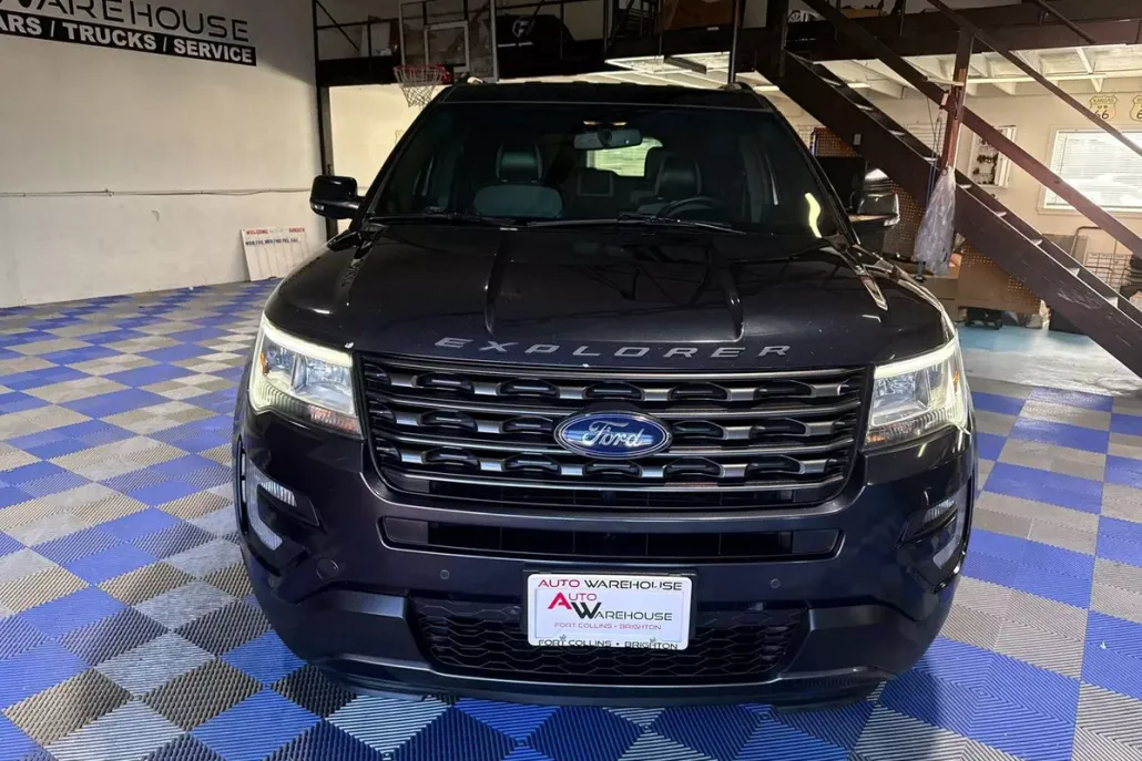 2017 Ford Explorer XLT photo 1