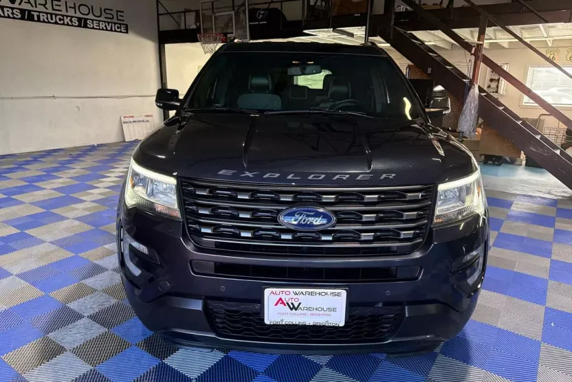 2017 Ford Explorer XLT photo 1