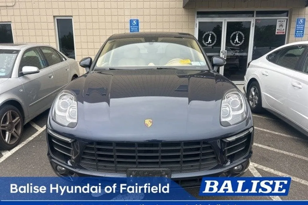 2017 Porsche Macan Base photo 1