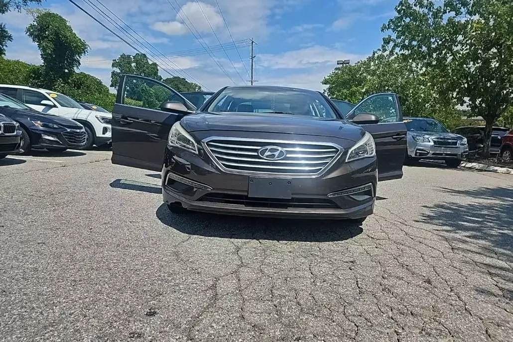 2015 Hyundai Sonata SE photo 1
