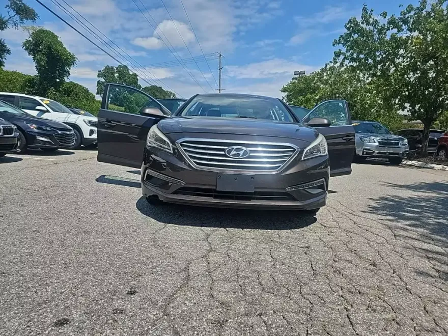 2015 Hyundai Sonata SE photo 1
