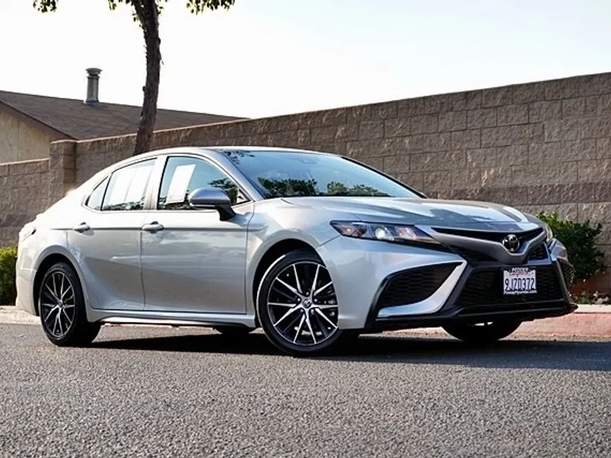2024 Toyota Camry SE photo 1