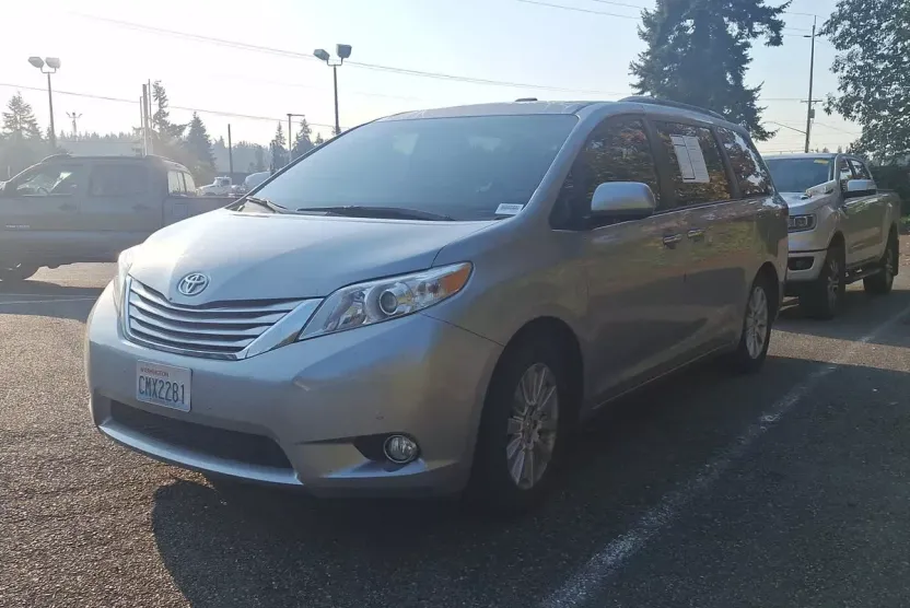 2014 Toyota Sienna Limited photo 1