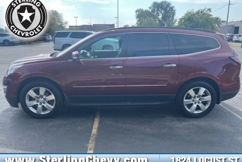 2017 Chevrolet Traverse Premier photo 1